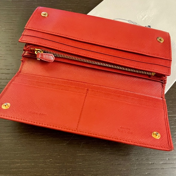 Authentic PRADA Wallet 1M1132 - Portaf Patt Lunga Fuoco - Saffiano Red Leather - Picture 5 of 11